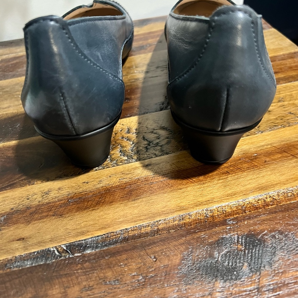 SAS Women's Dark Navy Leather Flats - Picture 10 of 11